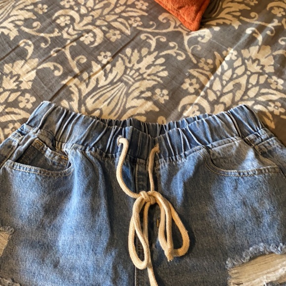Very cute high waisted baggie torn jeans - Picture 2 of 4